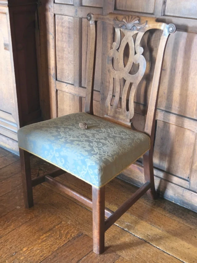 Nice Scottish chair at Hatfield House, a very good excuse to share a photo of one of the pair I have - which I suggest are an early example of Alexander Peter's oeuvre. The current Lady Salisbury heralds from Keir House, near Stirling, which had a fine collection of Scottish furniture, dispersed at auction in the 1970s when the house was sold.
There's a few other nice things at Hatfield but, well, you can the furniture historian out of Scotland ...

#alexanderpeter #scottishantiquechair #scottishantiquefurniture #scottishregionalfurniture #scottishstyle